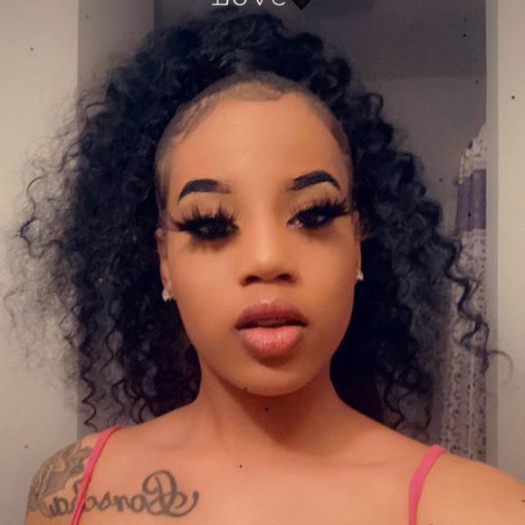 Poshmark profile picture for @mariking